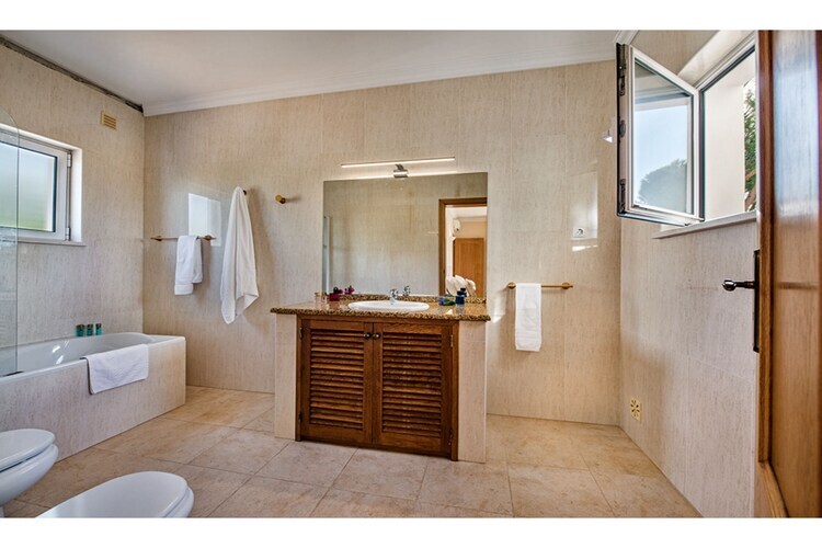Praia Verde, Grande villa avec piscine privée à distance de marche de la plage - Photo 24