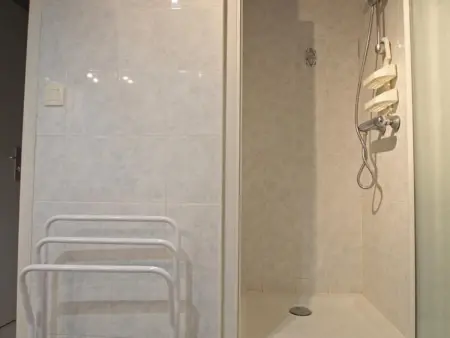 Charmante maison à La Hague avec cheminée et cour privée - Photo 11