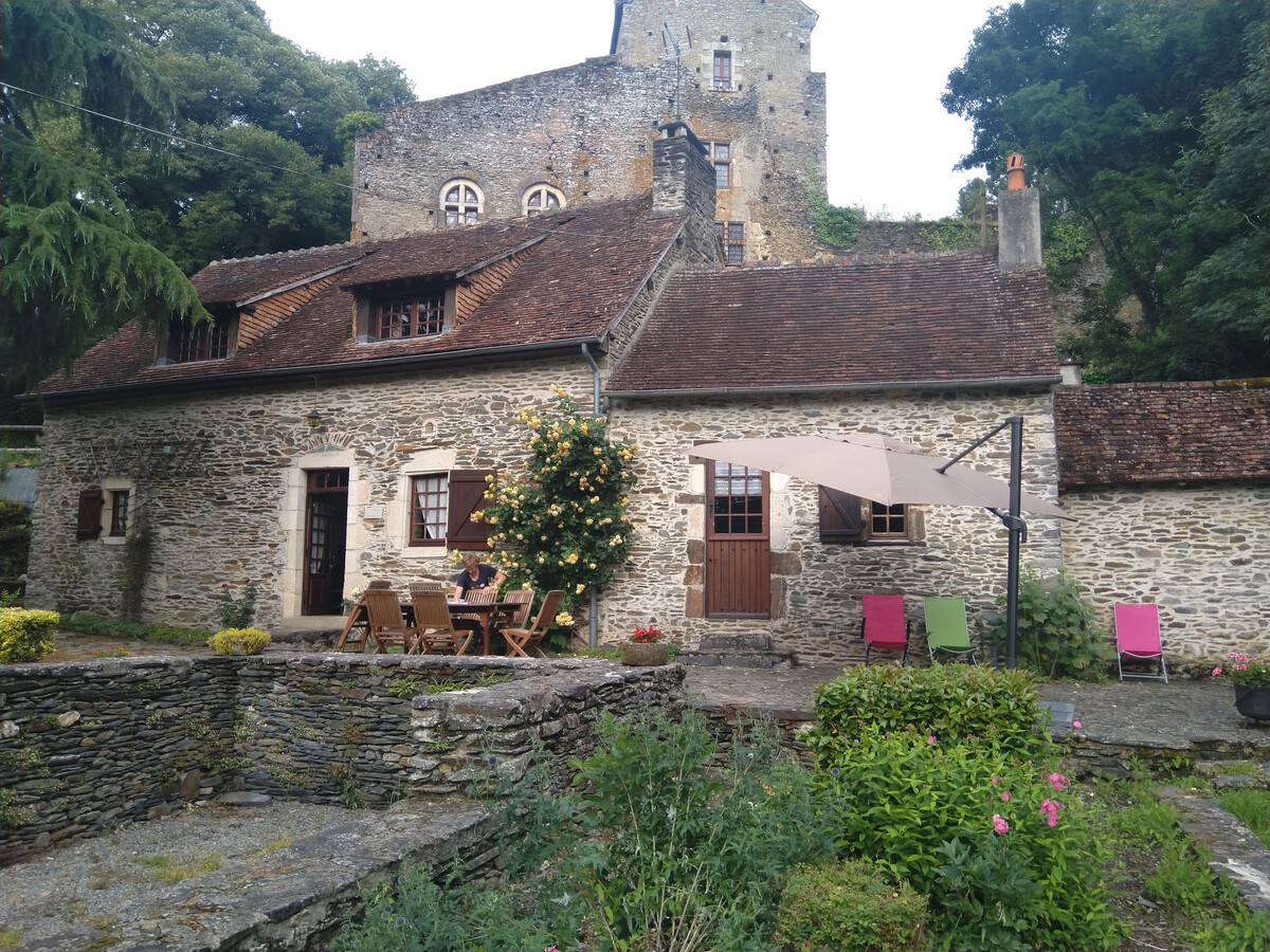 Ancien moulin du XIIe avec pêche à la Vègre - Photo 2