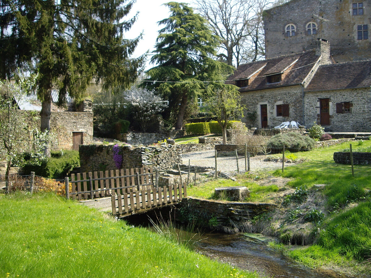 Ancien moulin du XIIe avec pêche à la Vègre - Photo 7