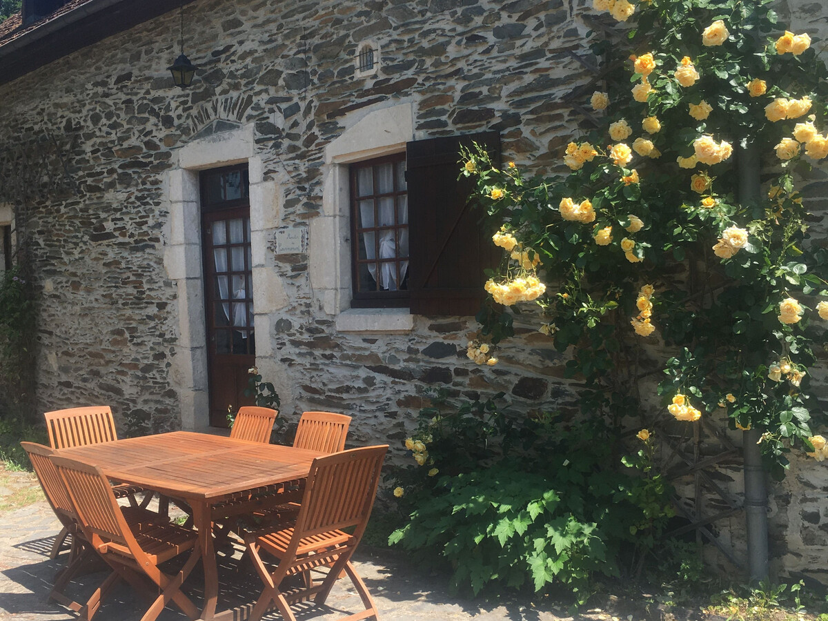 Ancien moulin du XIIe avec pêche à la Vègre - Photo 10