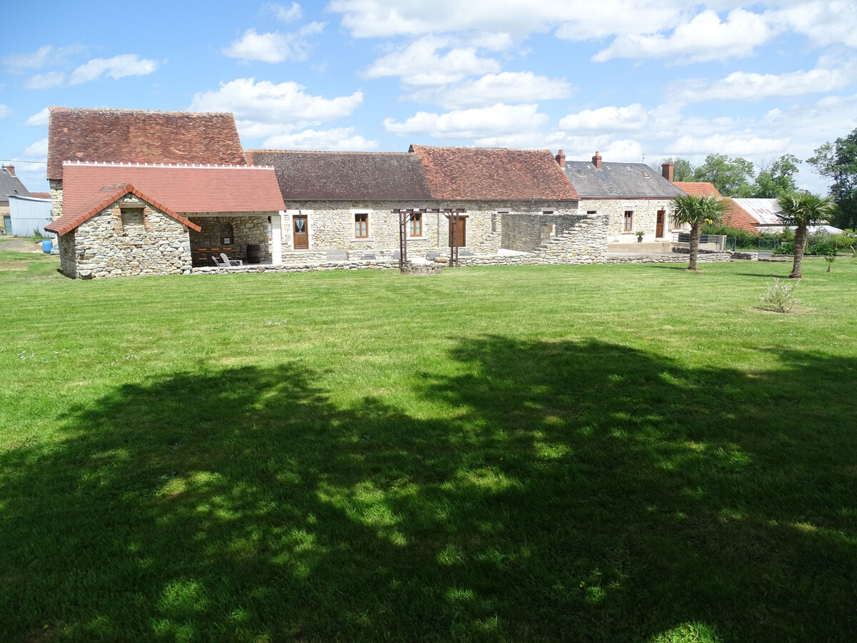 Longère en Brenne avec jardin 2000m², piscine partagée - Photo 11