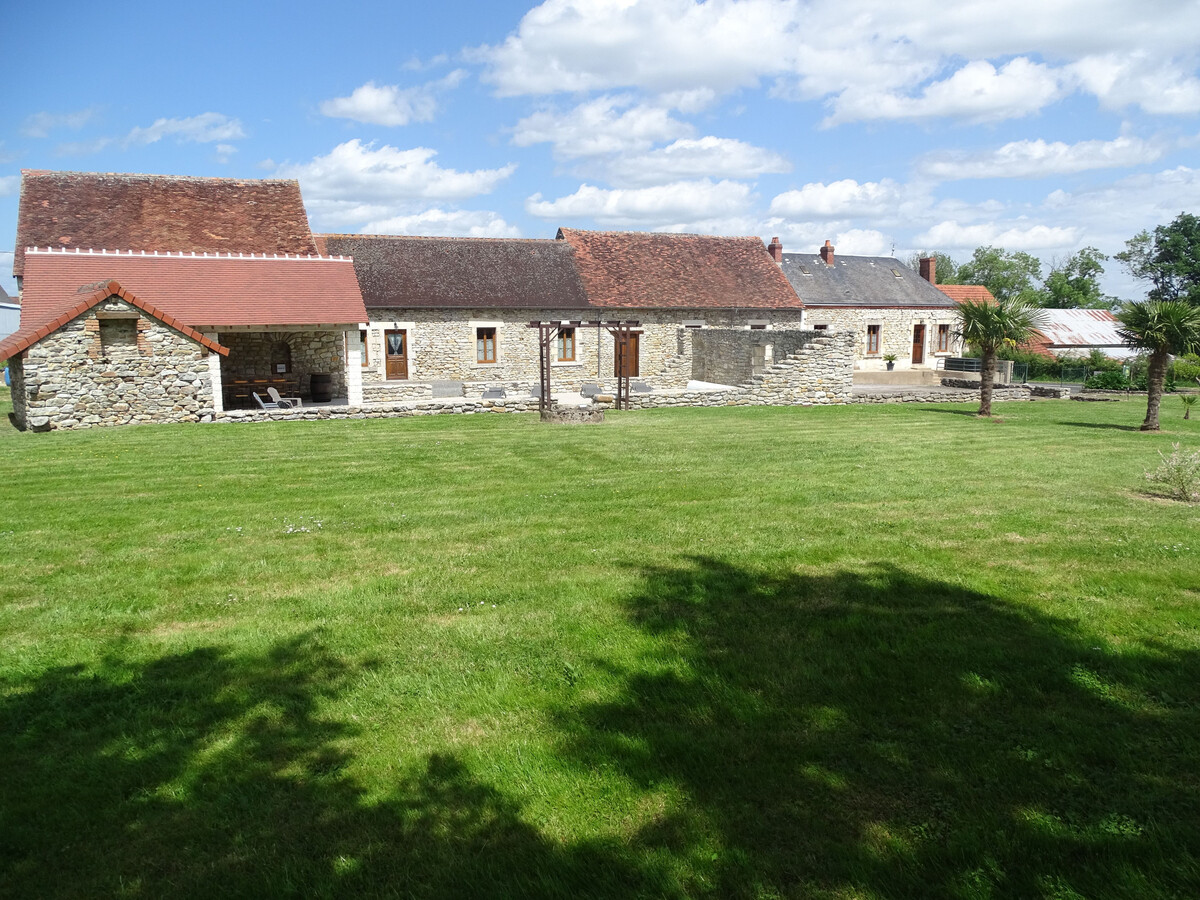 Longère en Brenne avec jardin 2000m², piscine partagée - Photo 12