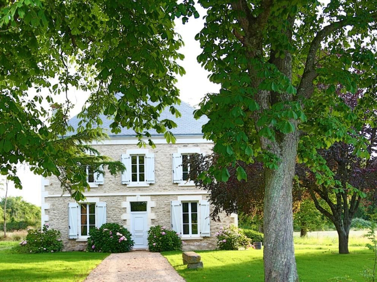 Maison de maître Berry : 250 ha, étang et cerfs - Photo 1