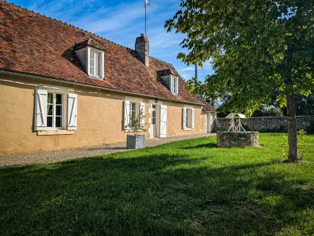 Location gite à Bélâbre, Maison de vacances avec piscine partagée dans le Parc de la Brenne, linge et ménage inclus
