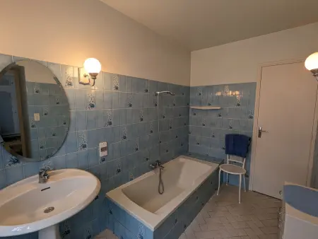 Gîte spacieux 5 pers. avec cour, garage et cheminée - Photo 14