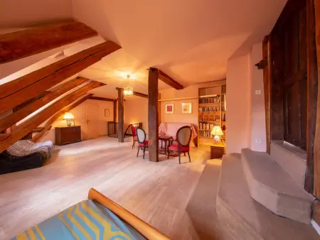 Gîte de charme 6 pers. à Bellegarde, cour et jardin : photo 5