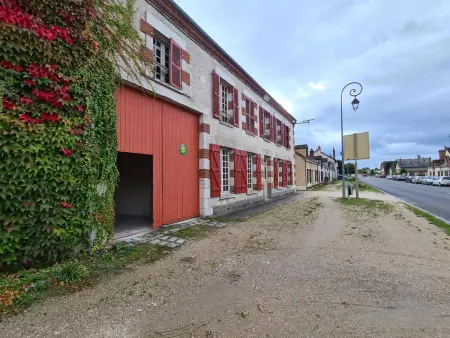 Gîte de charme 6 pers. à Bellegarde, cour et jardin : photo 23