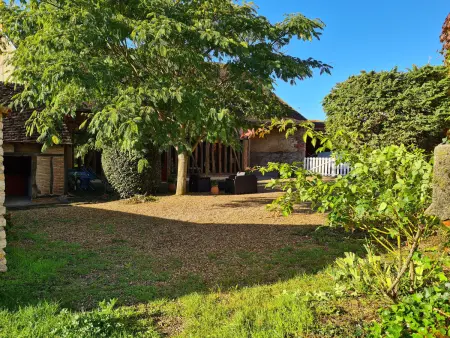 Gîte de charme 6 pers. à Bellegarde, cour et jardin : photo 26