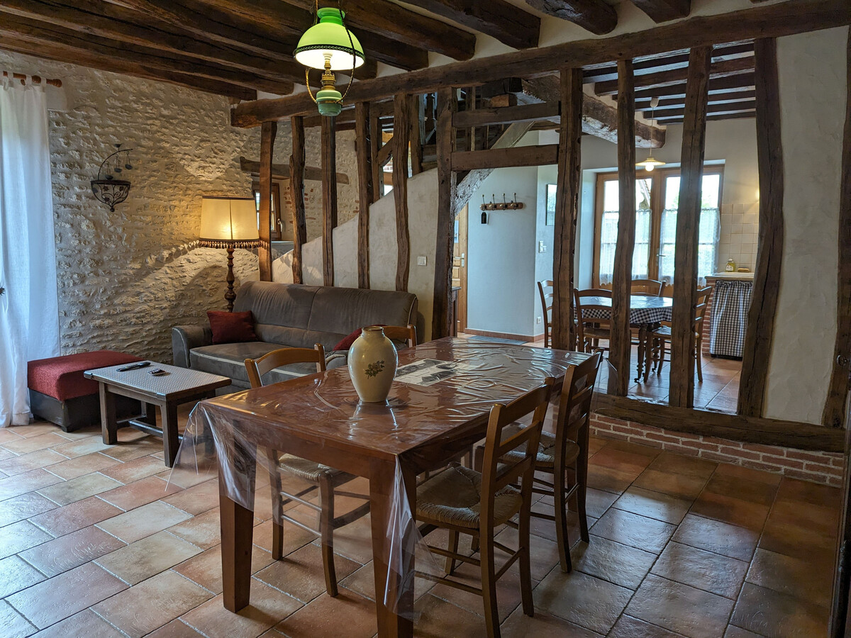 Gîte XVIIe siècle avec terrasse et ping-pong à Lorcy - Photo 3