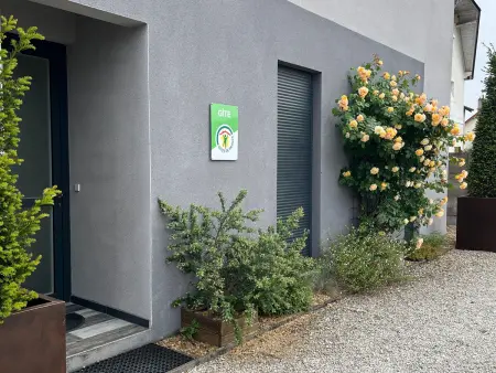 Location gite à Mardié, Gîte contemporain avec piscine et terrasse privative, proche d’Orléans et de la Loire