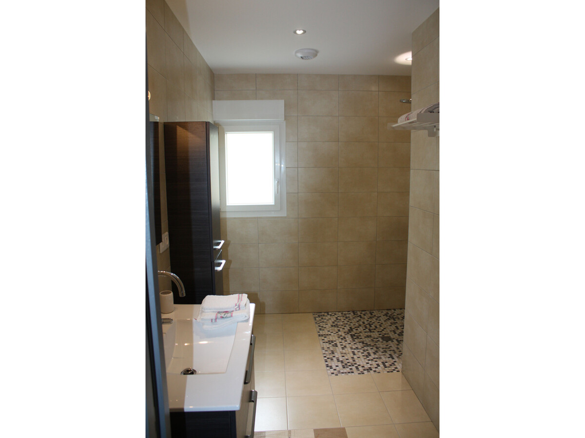 Gîte moderne indépendant à Contrexéville, 500 m des Thermes - Photo 5