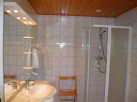 Chalet spacieux à Gérardmer avec terrasse et équipements familiaux - Photo 18