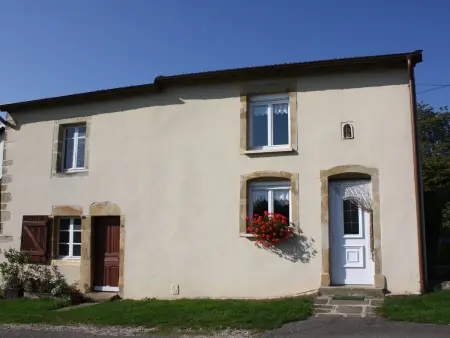 Location gite à Saint Ouen lès Parey, Maison de charme près de Neufchâteau avec jardin, terrasse et jeux extérieurs