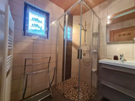 Chalet chaleureux face aux pistes, proche Gérardmer, idéal pour famille, balcon et terrasse - Photo 9