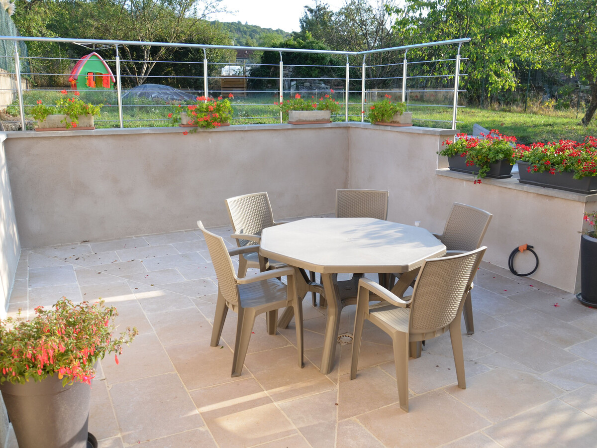 Gîte de ferme rénovée à Senaide, 5 pers., terrasse - Photo 10