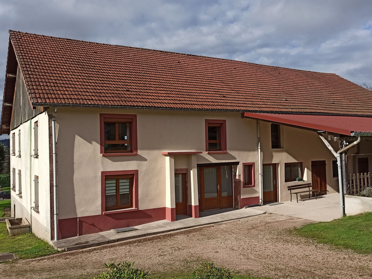 Gîte 10 personnes à Champ-le-Duc, 4 chambres, jardin et barbecue - Photo 1