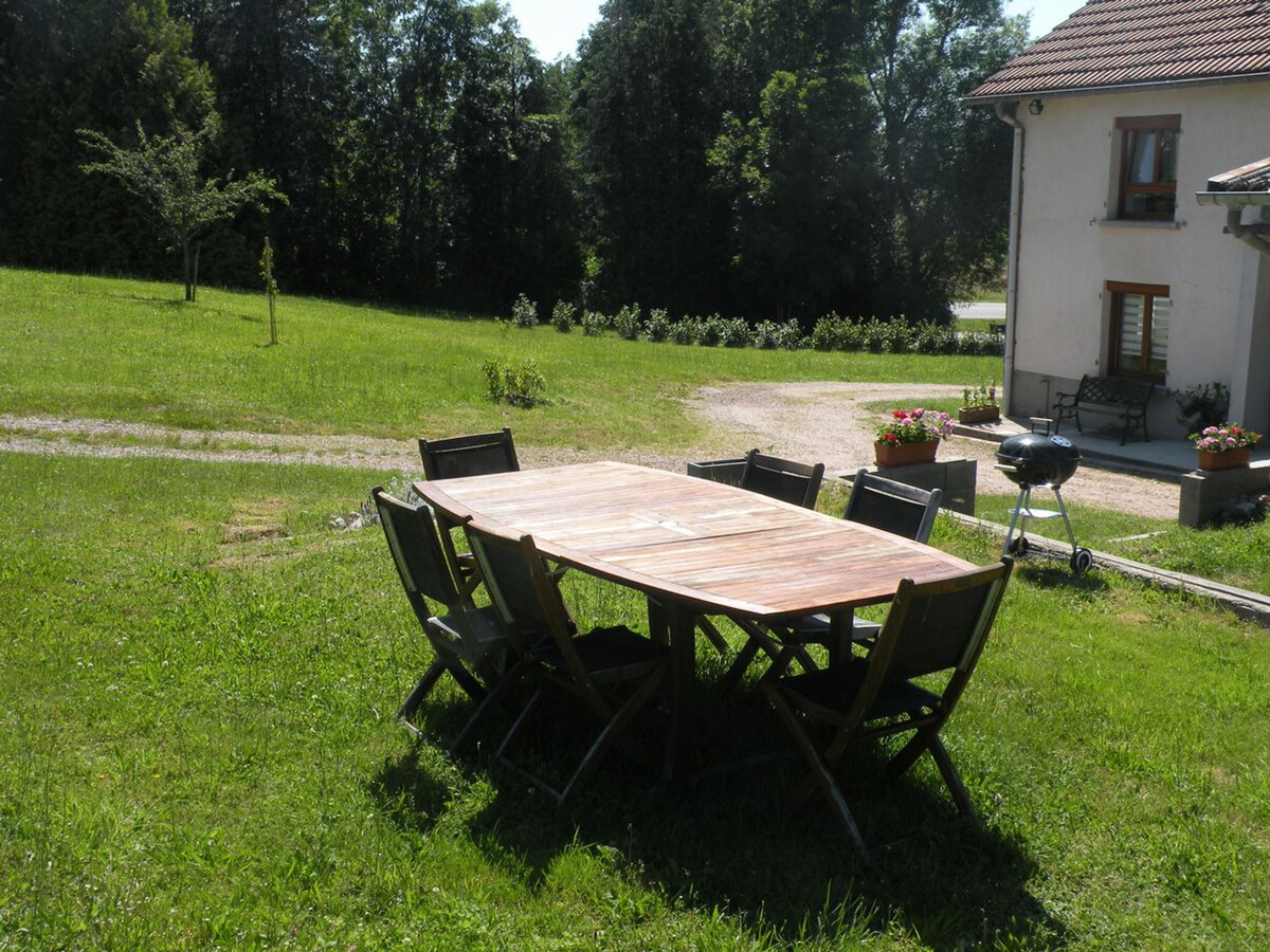 Gîte 10 personnes à Champ-le-Duc, 4 chambres, jardin et barbecue - Photo 2