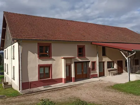 Location gite à Champ le Duc, Grande Maison pour 10 Pers. avec Jardin, Terrasse, BBQ, Près de Bruyères et Gérardmer