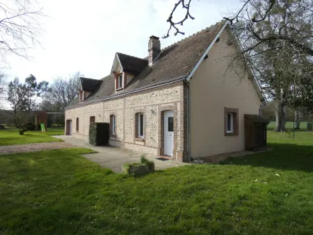 Gîte du Petit Potron : 5 pers, billard et 3000 m² de jeux : photo 3