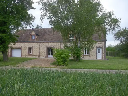 Gîte du Petit Potron : 5 pers, billard et 3000 m² de jeux : photo 4
