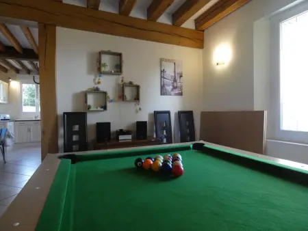 Gîte du Petit Potron : 5 pers, billard et 3000 m² de jeux : photo 11