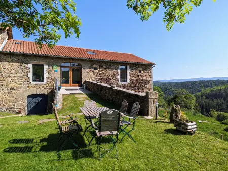 Location gite à Saint Préjet d'Allier, Gîte au calme avec équipements PMR, parking, animal accepté