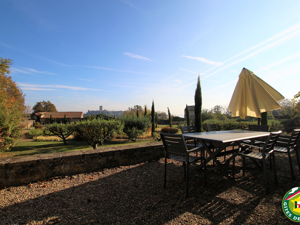 Ferme XVIe siècle avec verger clos et vue sur la forteresse - Photo 15