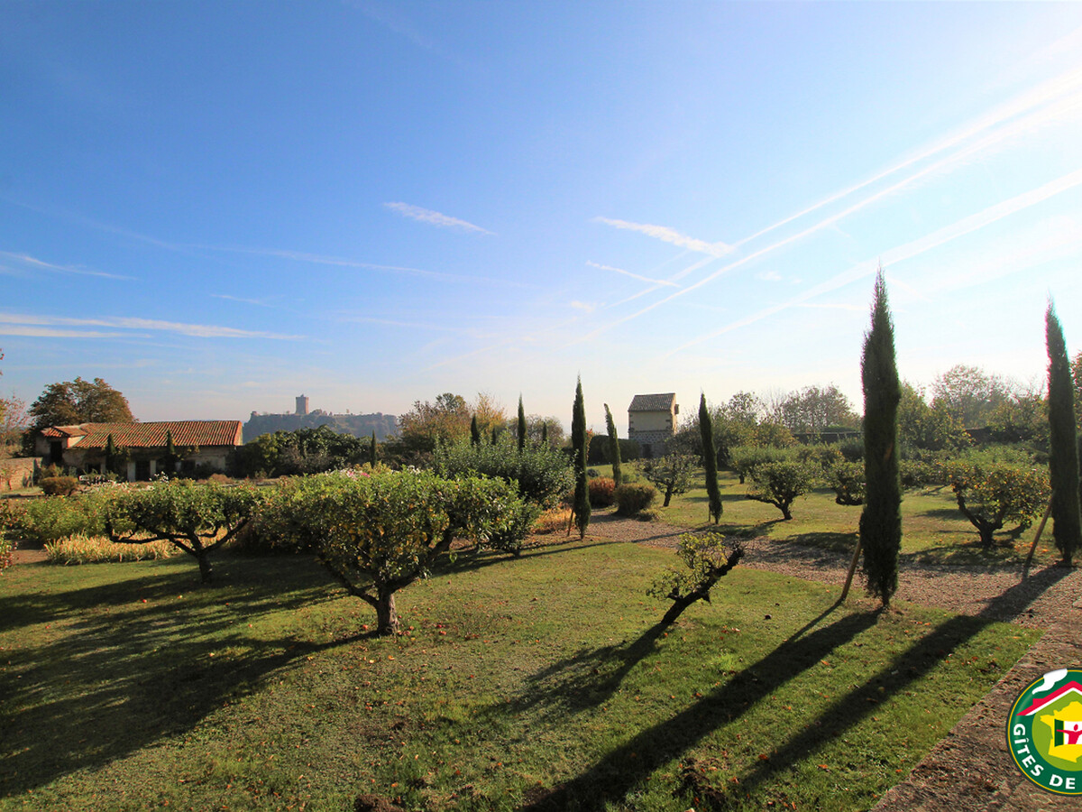 Ferme XVIe siècle avec verger clos et vue sur la forteresse - Photo 16
