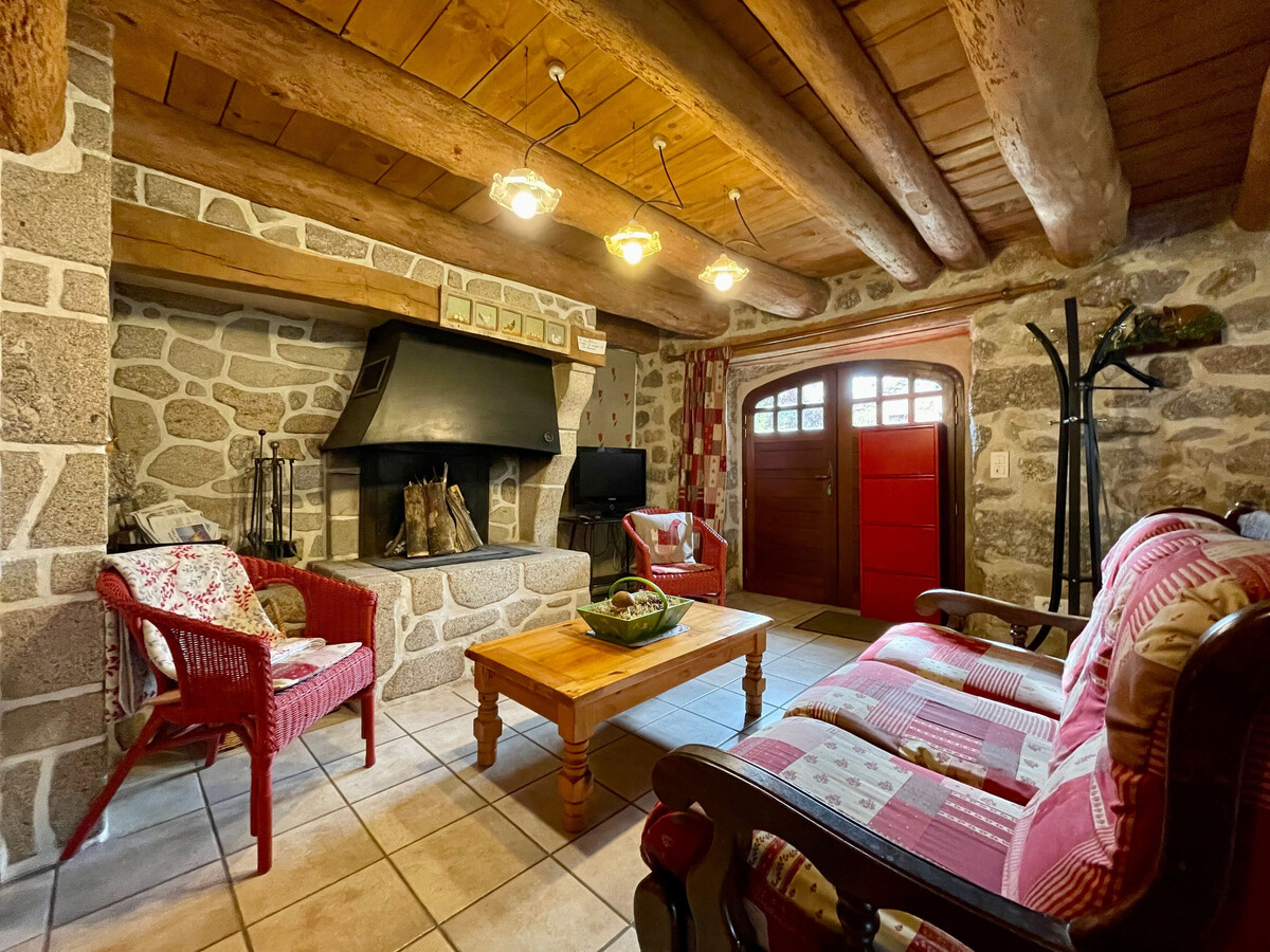 Gîte de caractère 6 pers. à Saugues avec cheminée et équipements bébé - Photo 2