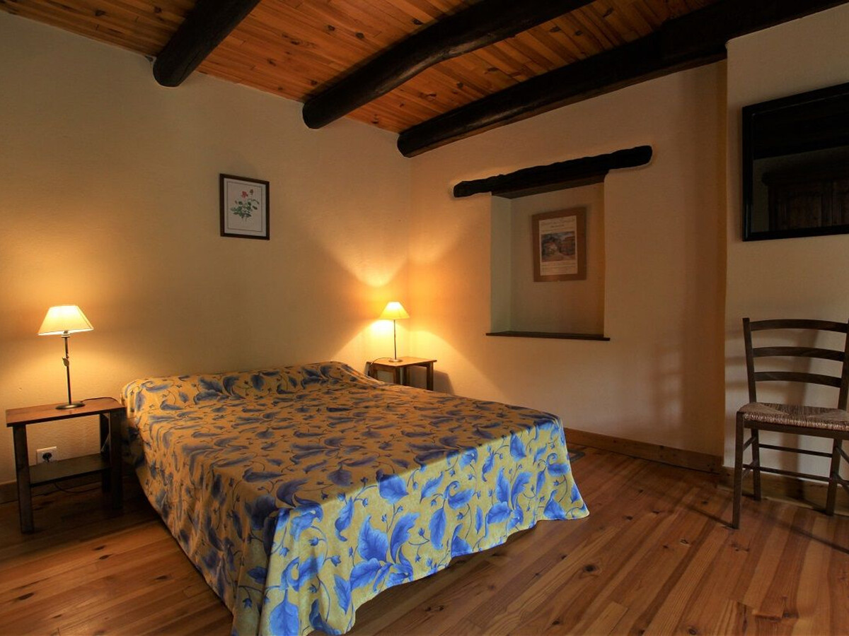 Gîte 10 pers., 5 chambres, grande terrasse à Villeneuve-d'Allier - Photo 7