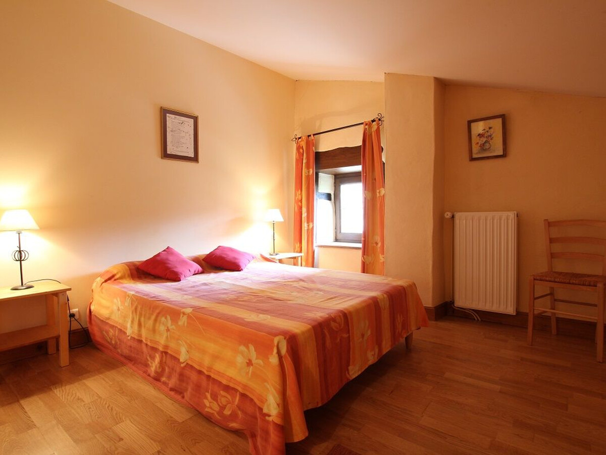 Gîte 10 pers., 5 chambres, grande terrasse à Villeneuve-d'Allier - Photo 9