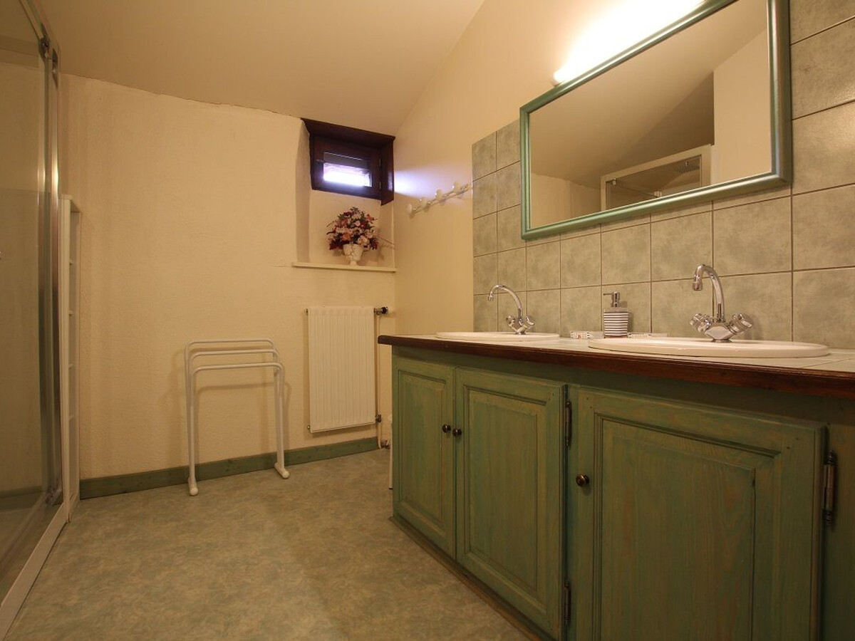 Gîte 10 pers., 5 chambres, grande terrasse à Villeneuve-d'Allier - Photo 13