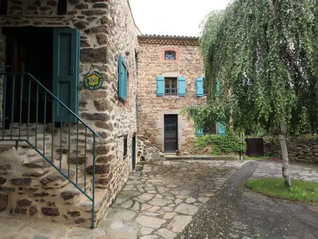 Location gite à Villeneuve d'Allier, Gîte familial avec grande terrasse à Auzat, proche baignades et sites historiques