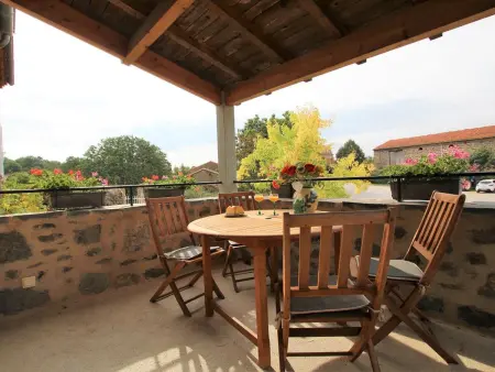 Location gite à Lavaudieu, Charmant Gîte à Lavaudieu avec Terrasse, Proche Sites Touristiques et Commerces