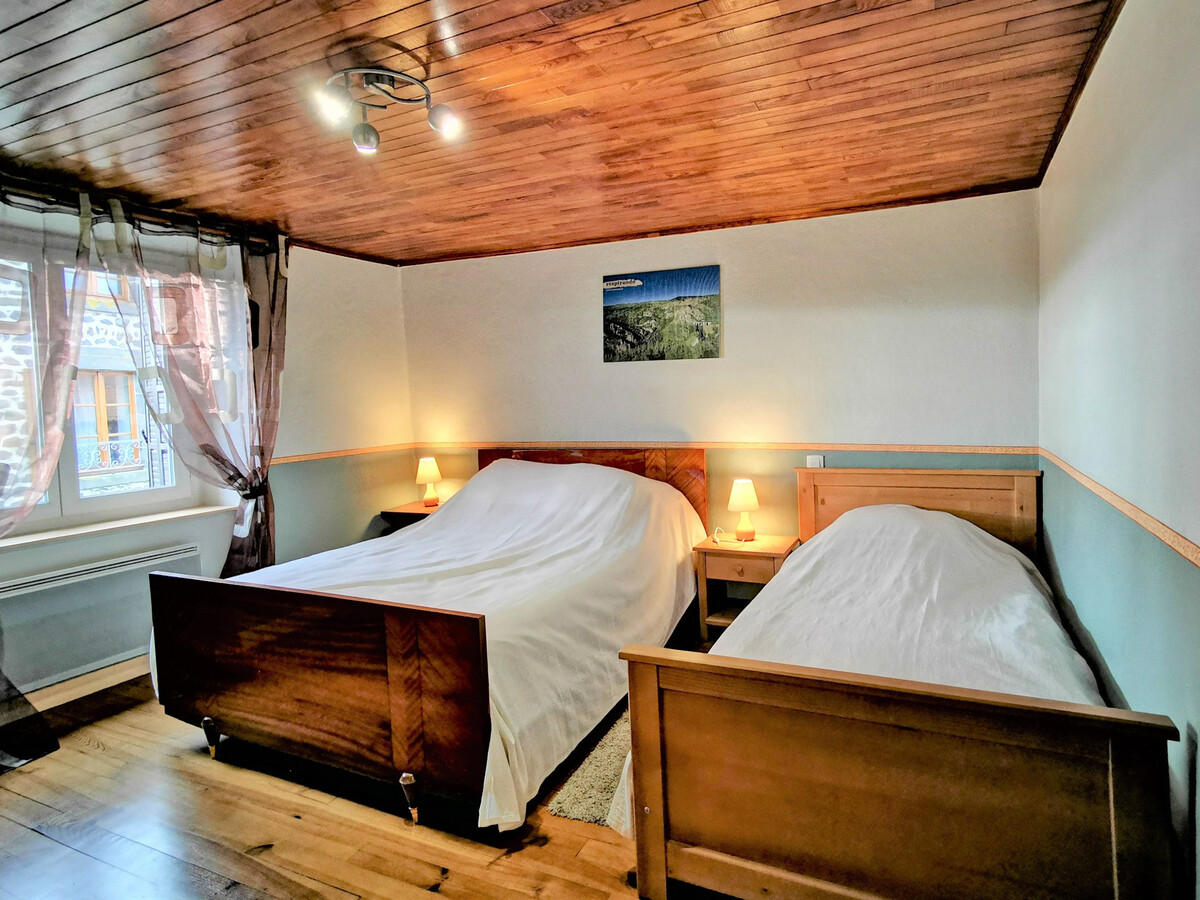 Gîte 8 personnes avec cour privée à Mazerat-Aurouze - Photo 3