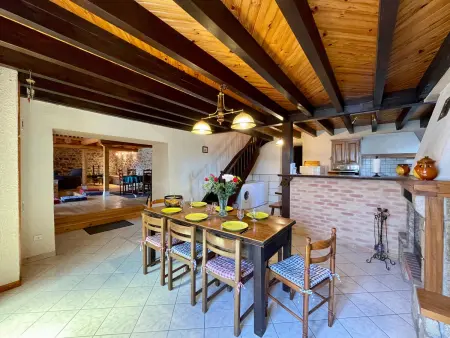 Gîte 4 chambres Saint-Vert, 2000 m² avec vue collines : photo 4