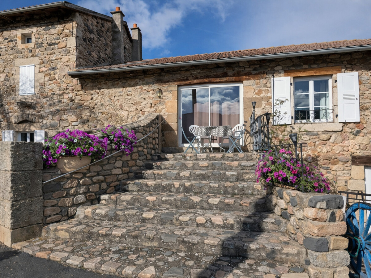 Gîte familial dans ancienne grange aux gorges de la Loire - Photo 1