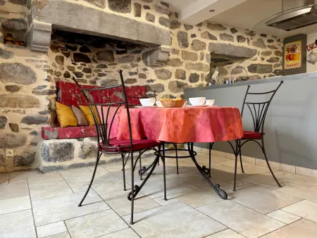 Ancienne ferme XIXe restaurée, 8 pers., jardin clos à Saint-Julien-Chapteuil : photo 5