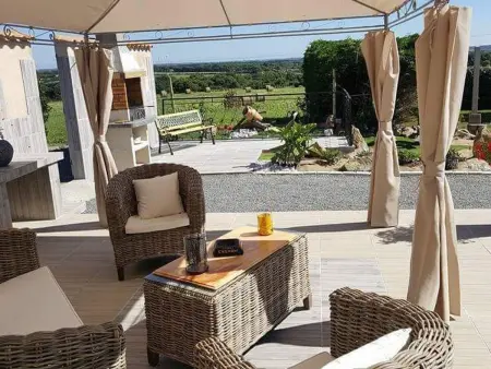 Gîte ferme rénovée 8 pers. – Jardin, pêche privée, trampoline : photo 5