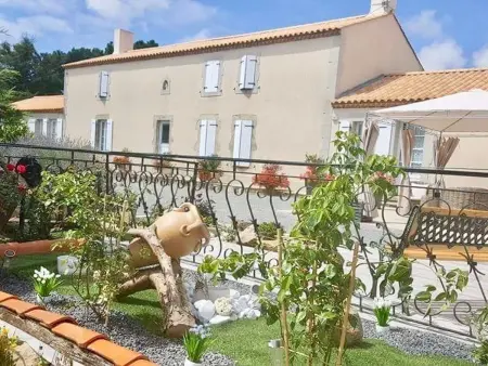 Gîte ferme rénovée 8 pers. – Jardin, pêche privée, trampoline : photo 8