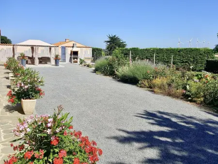 Gîte ferme rénovée 8 pers. – Jardin, pêche privée, trampoline : photo 10