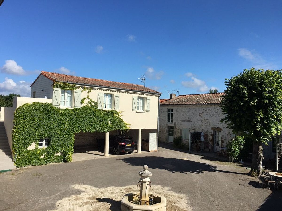 Gîte dans ancien dortoir d'école, terrasse plein sud à Talmont-Saint-Hilaire - Photo 2