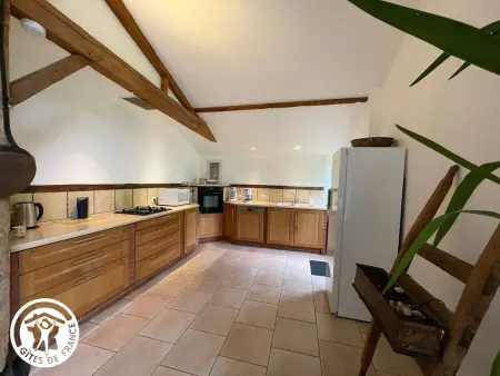 Grange rénovée 4 ch, piscine 5,5m et jardin 2000 m² : photo 7