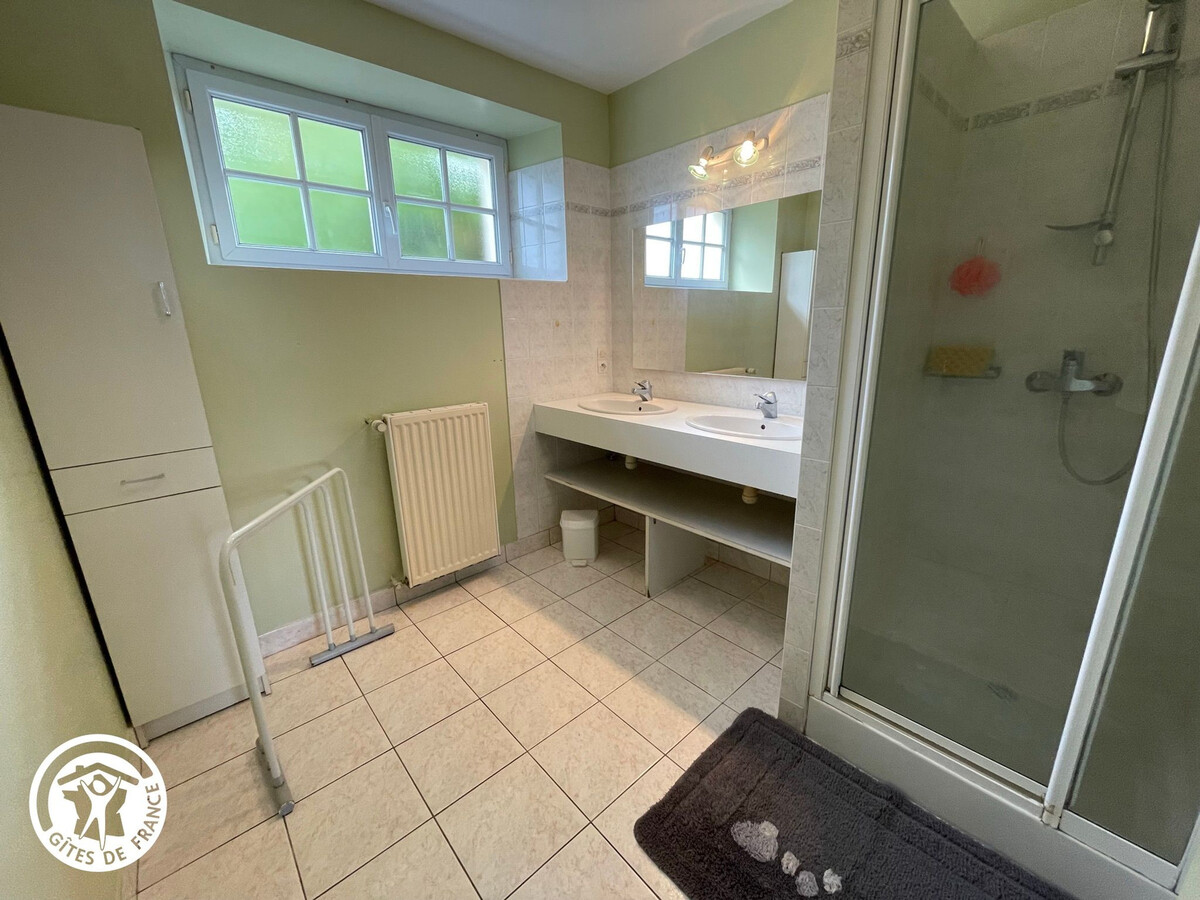 Gîte rénové 6 pers., piscine chauffée et jardin clos - Photo 9