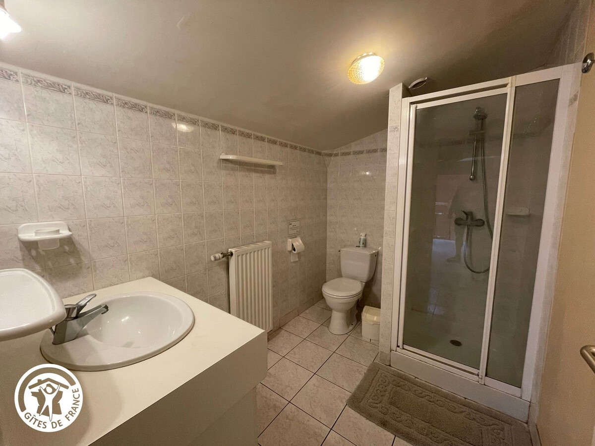 Gîte rénové 6 pers., piscine chauffée et jardin clos - Photo 10