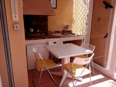 Villa climatisée 2-4 pers., 2 chambres, parking privé : photo 2