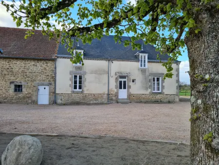 Gîte 8 pers. Crevant, jardin clos 1000m² et terrain de boule : photo 2