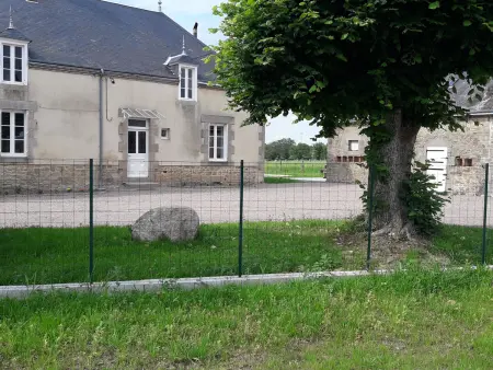 Gîte 8 pers. Crevant, jardin clos 1000m² et terrain de boule : photo 3
