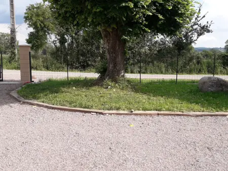 Gîte 8 pers. Crevant, jardin clos 1000m² et terrain de boule : photo 4